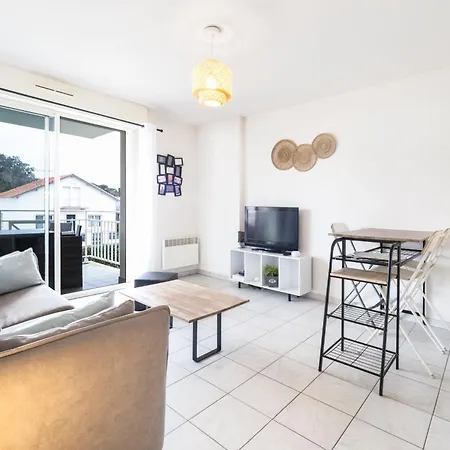 Les Roses, Apartment *